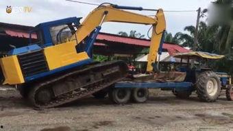 大挖掘机上下拖车视频,一气呵成展现工程实力